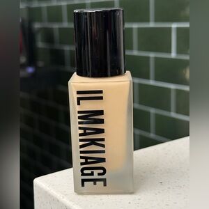 IL makiage Woke up like this Foundation (Brand new)